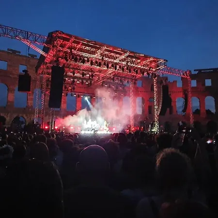 Hoehlenmensch 2 By Interhome Apartman Pula